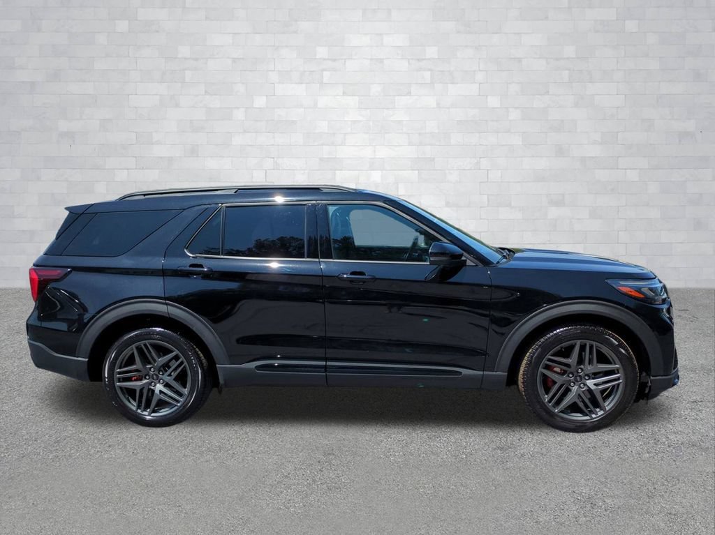 Used 2026 Ford Explorer ST-Line w/ ST-Line Street Pack RWD image 3