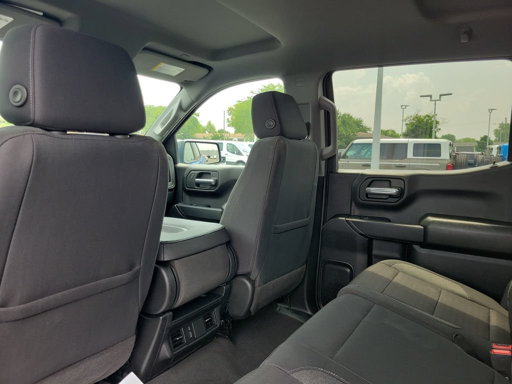 Used 2025 Chevrolet Silverado 1500 Custom w/ Turbomax Blackout Package AWD/4WD image 16