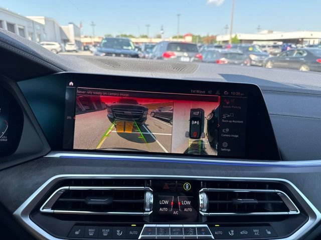 Used 2022 BMW X5 xDrive40i w/ Parking Assistance Package AWD/4WD image 13