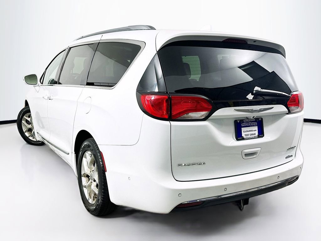 Used 2017 Chrysler Pacifica Limited w/ UConnect Theater Package FWD image 6