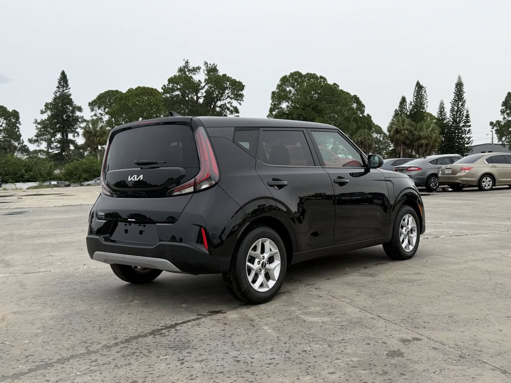 Certified 2024 Kia Soul S FWD image 4