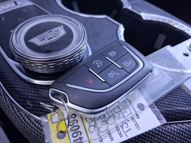 New 2026 Cadillac Optiq Luxury 1 image 31