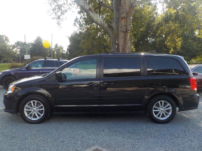 Used 2016 Dodge Grand Caravan SXT image 2