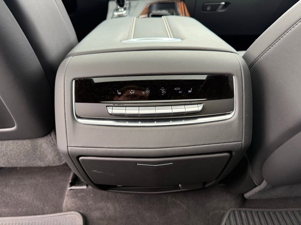 Used 2023 Cadillac Escalade Premium Luxury w/ Performance Package image 17