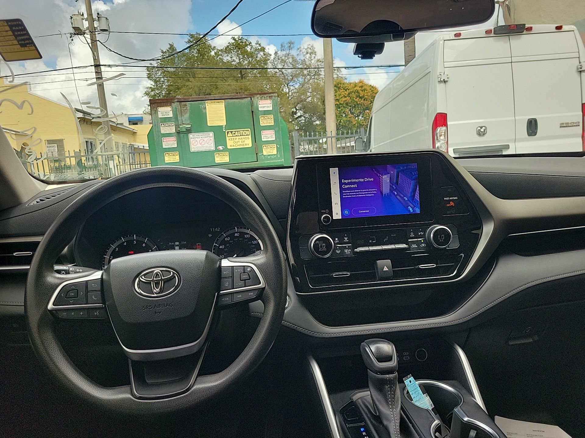 Used 2023 Toyota Highlander L image 23