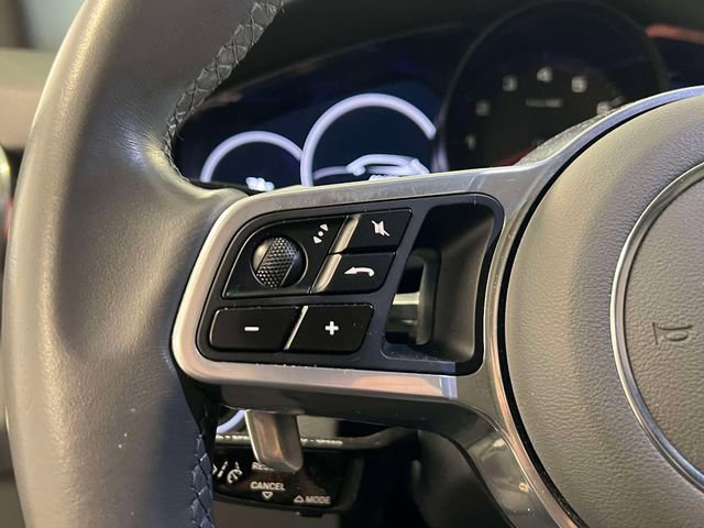 Used 2022 Porsche Cayenne Platinum Edition image 22
