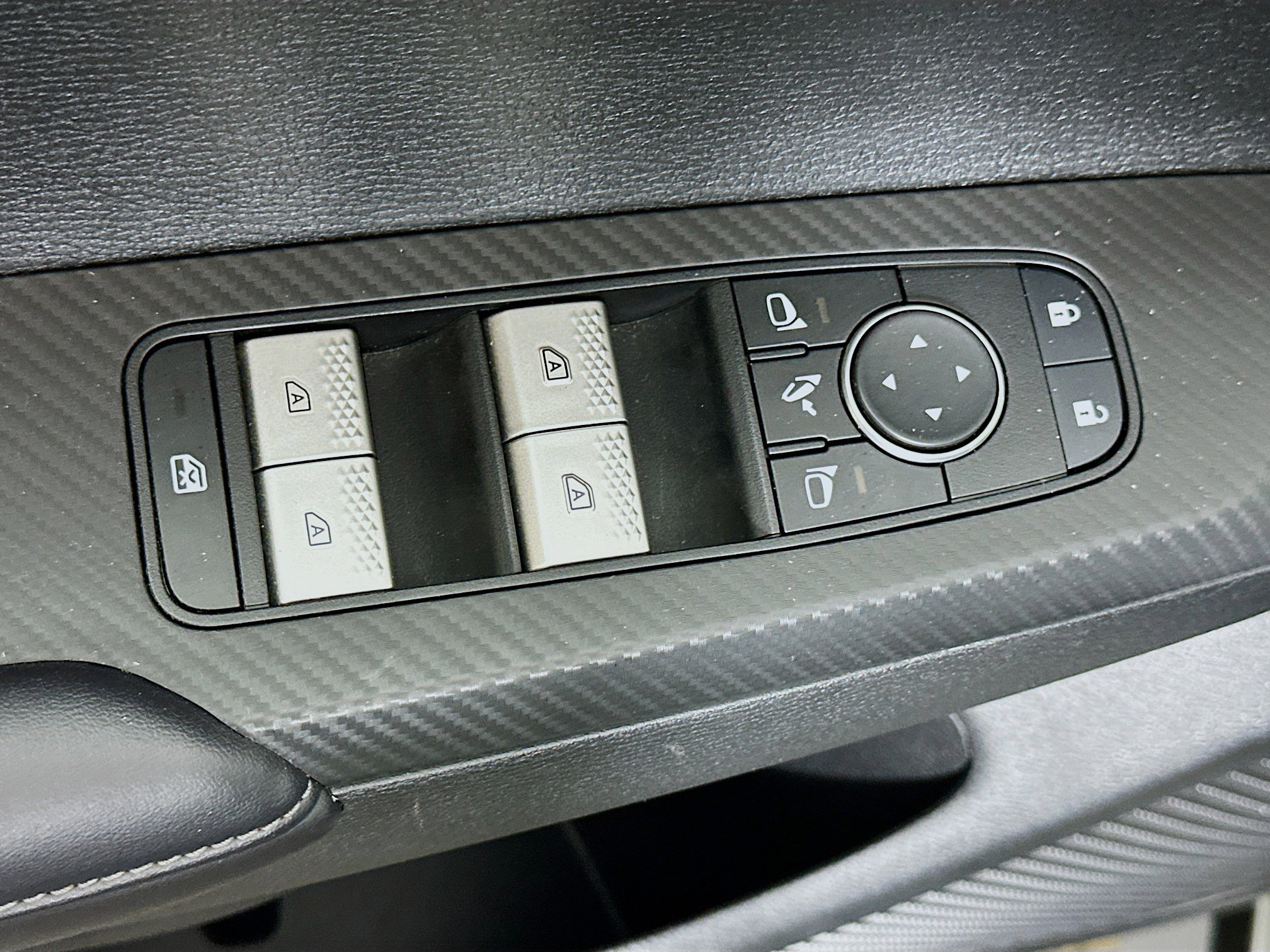 Used 2024 Mitsubishi Outlander SE image 15