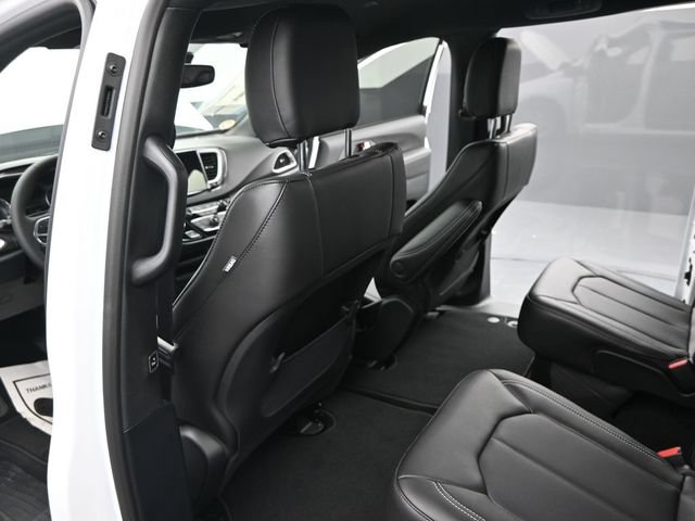 New 2025 Chrysler Voyager LX FWD image 18
