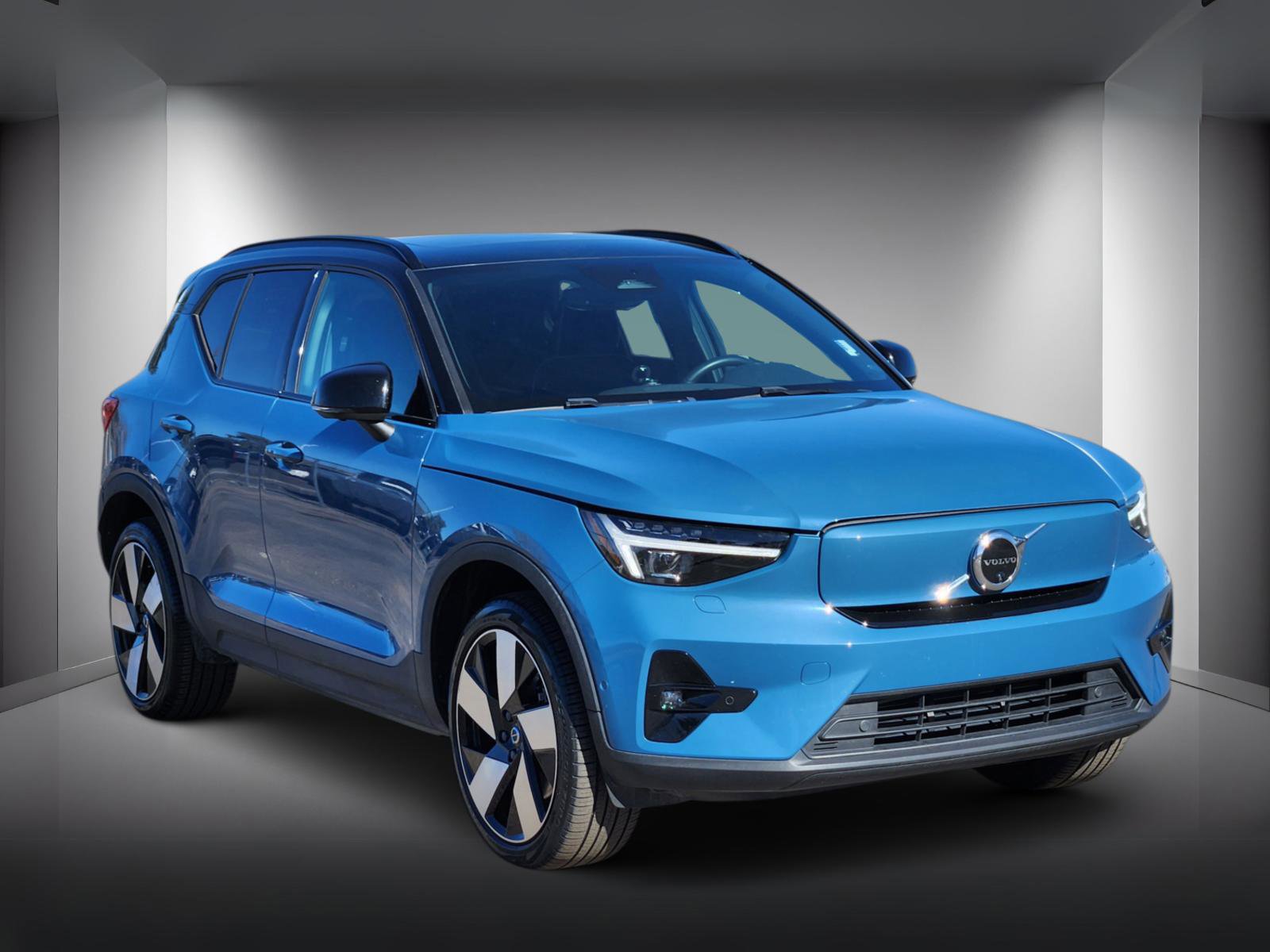 Used 2023 Volvo XC40 Recharge Ultimate image 4