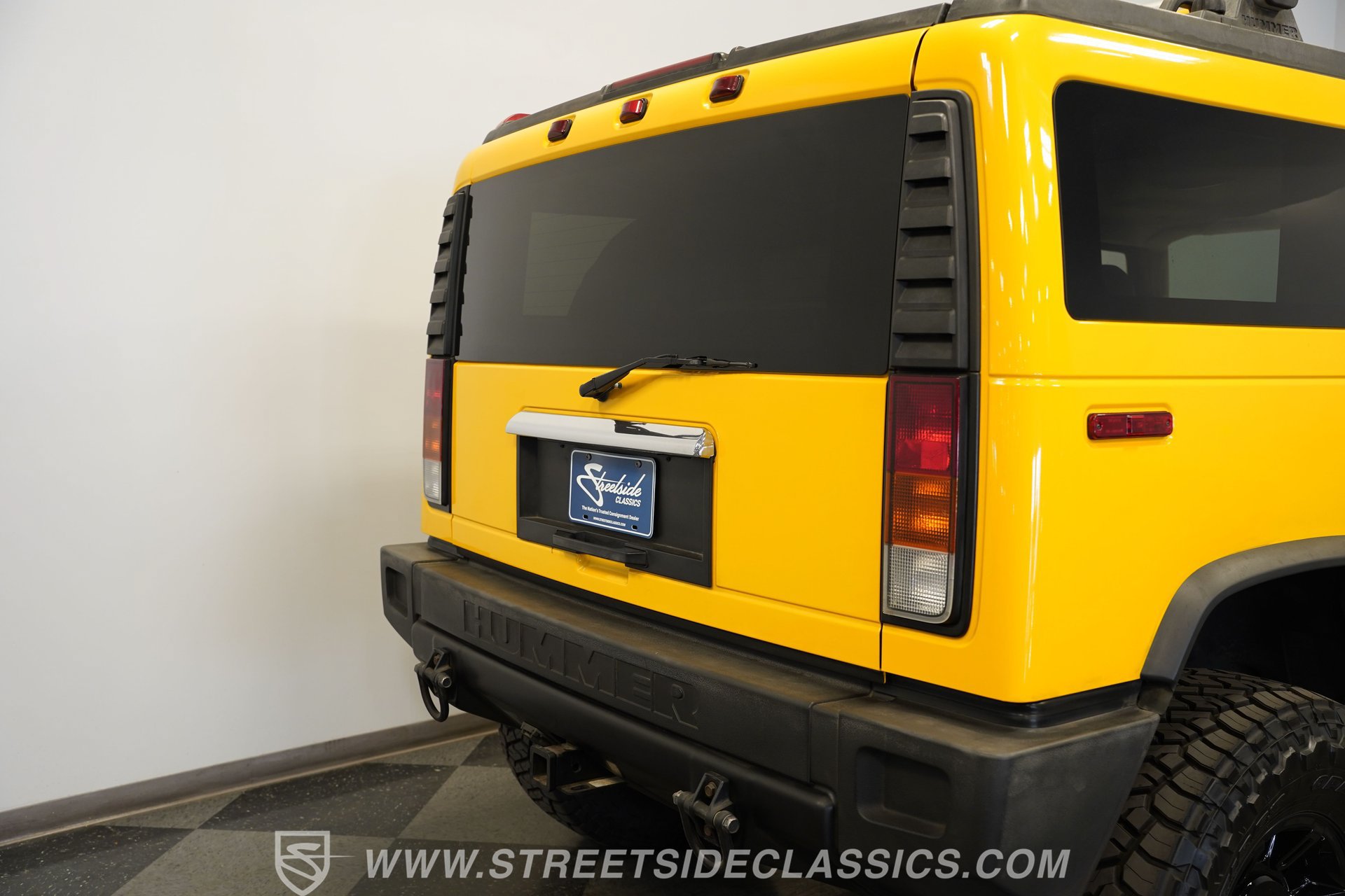 Used 2004 HUMMER H2 w/ Preferred Equipment Group AWD/4WD image 30