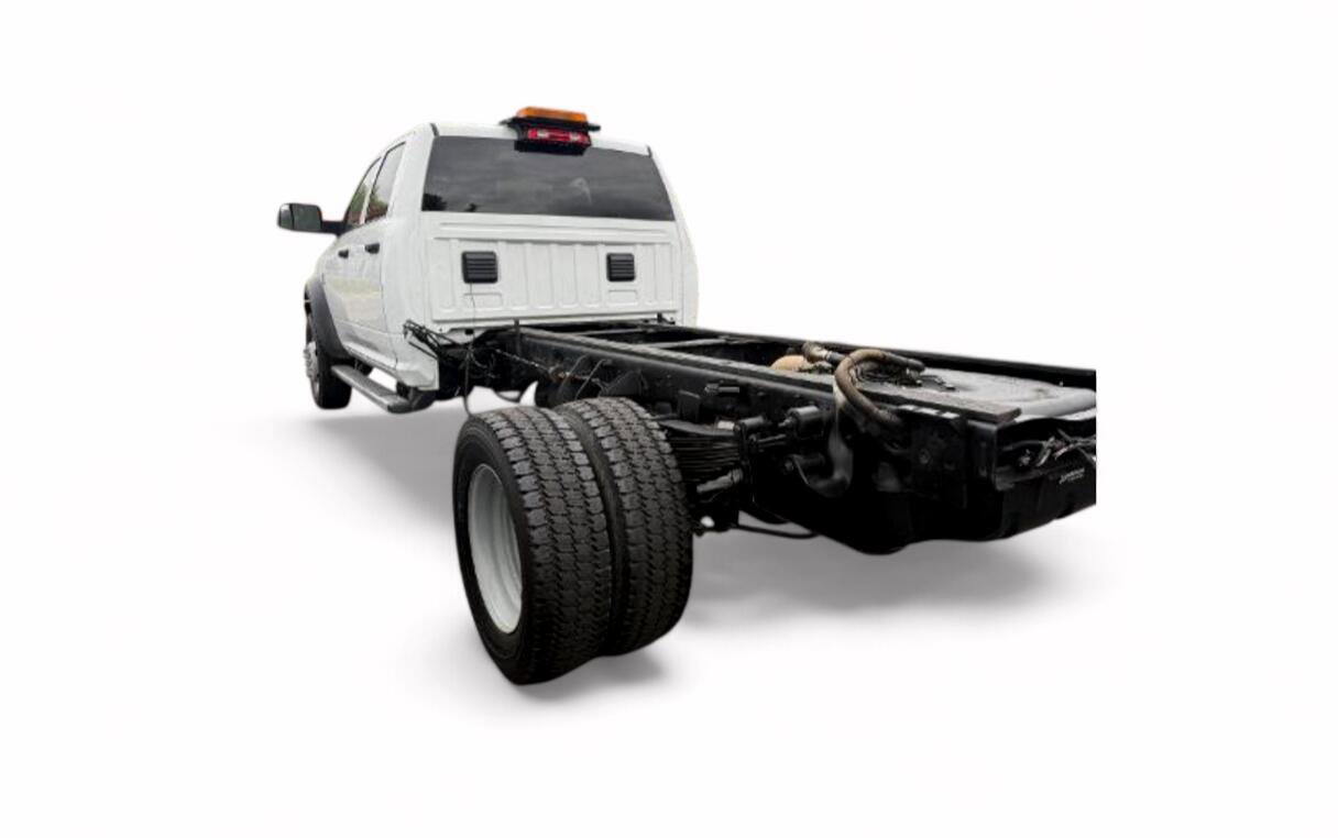 Used 2018 RAM 5500 Tradesman w/ Chrome Appearance Group AWD/4WD image 3