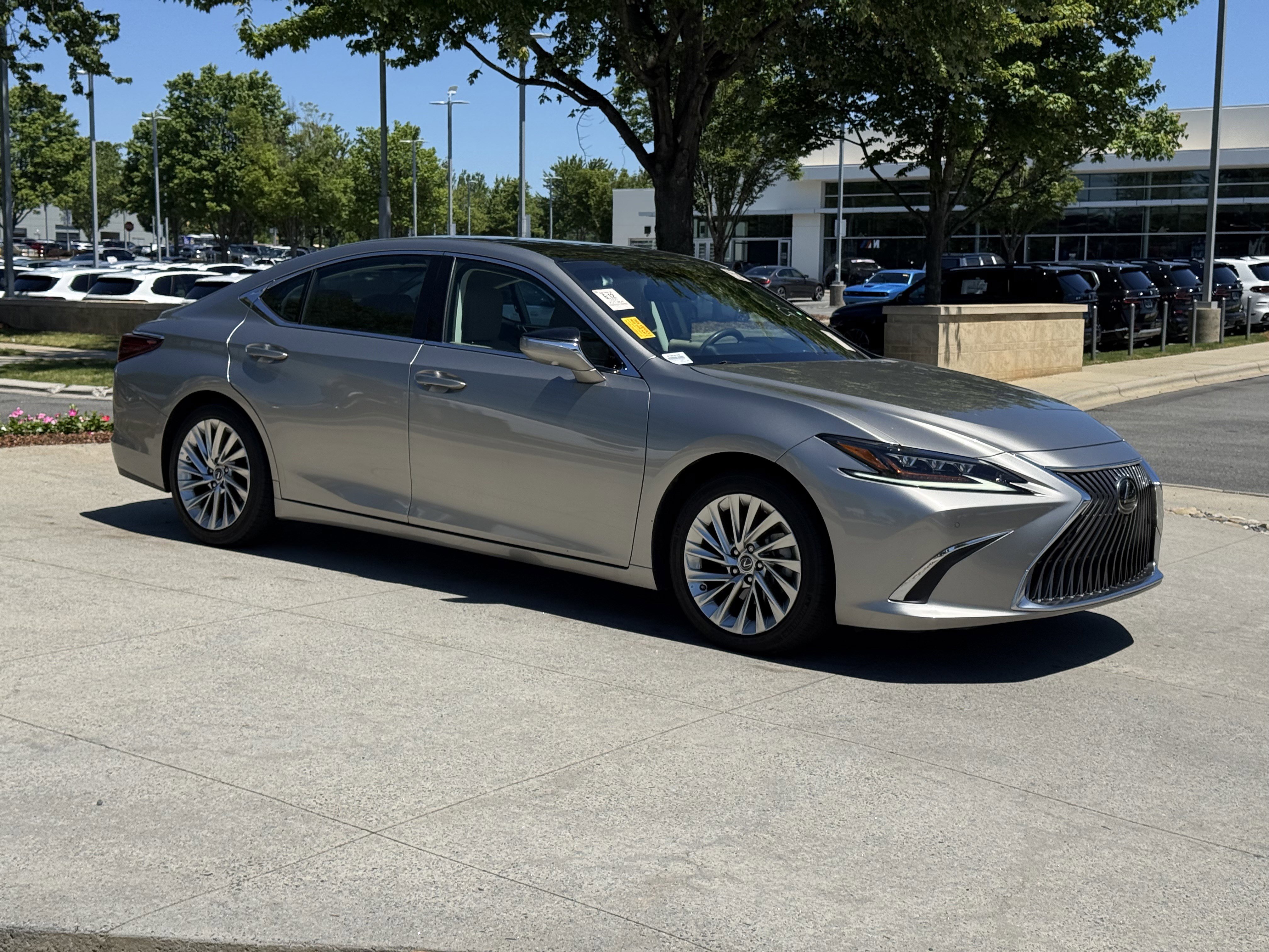 Used 2021 Lexus ES 350 Ultra Luxury w/ Accessory Package 2 FWD image 2