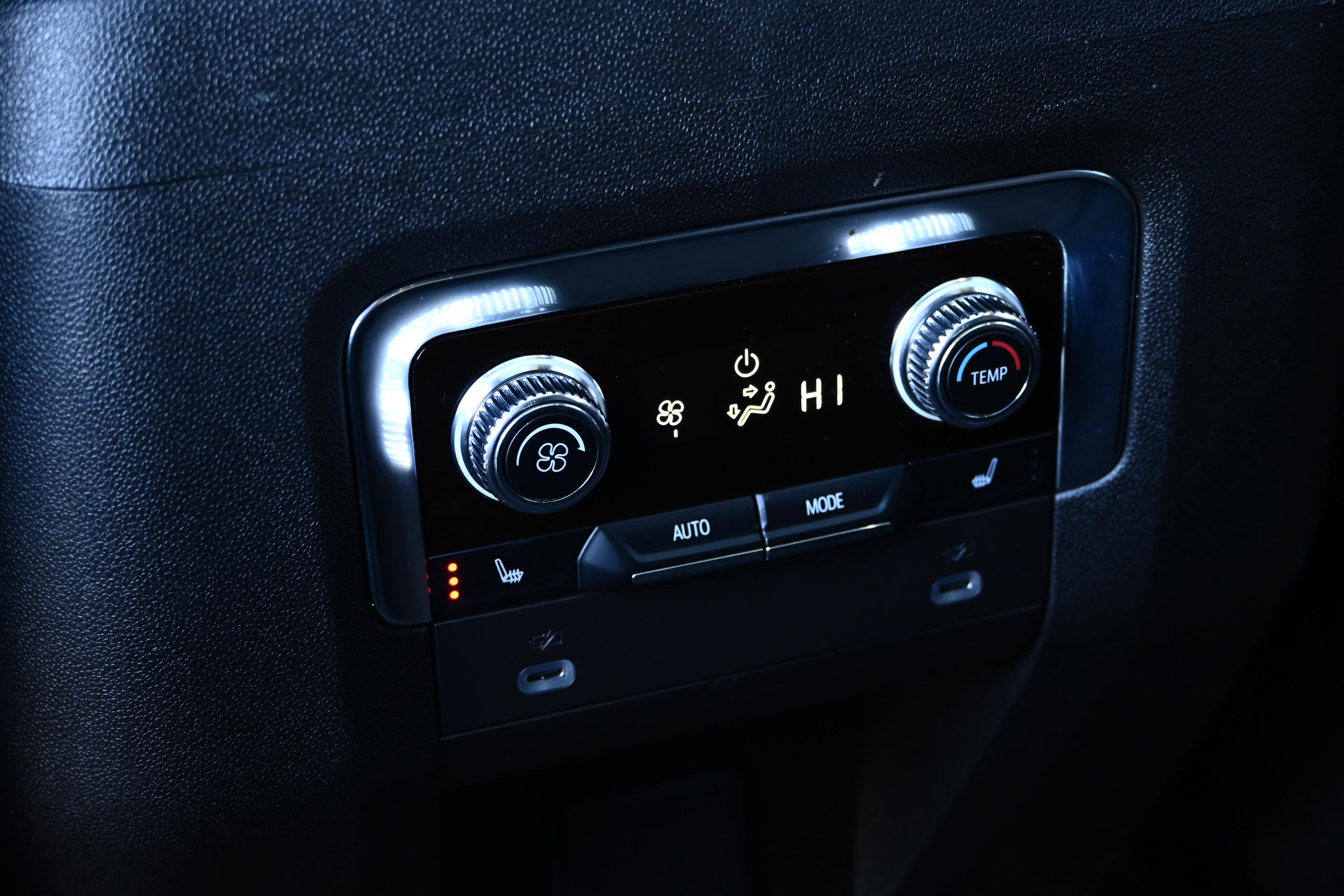 Used 2024 GMC Yukon AT4 w/ Technology Package image 31