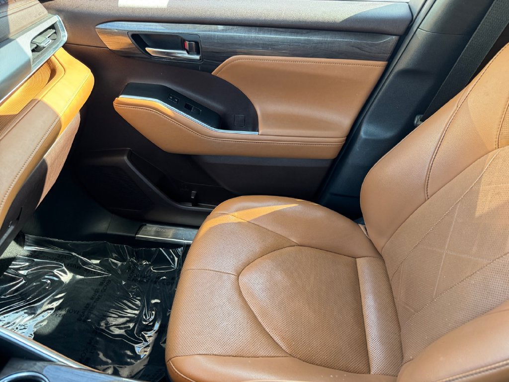 Certified 2020 Toyota Highlander Platinum AWD/4WD image 30