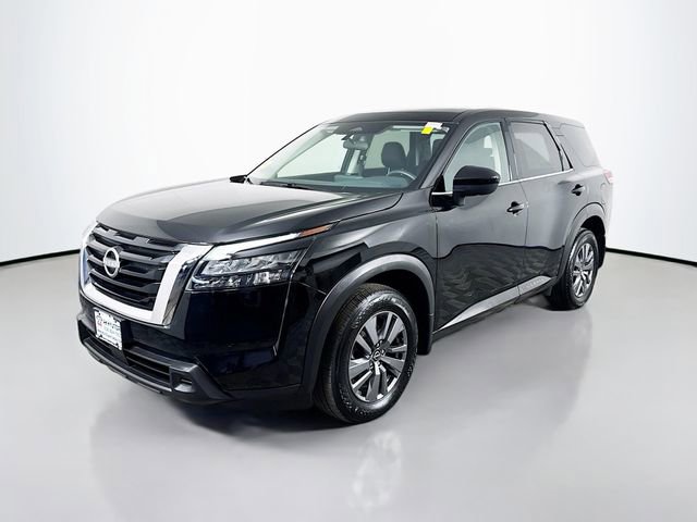 Used 2024 Nissan Pathfinder S image 2