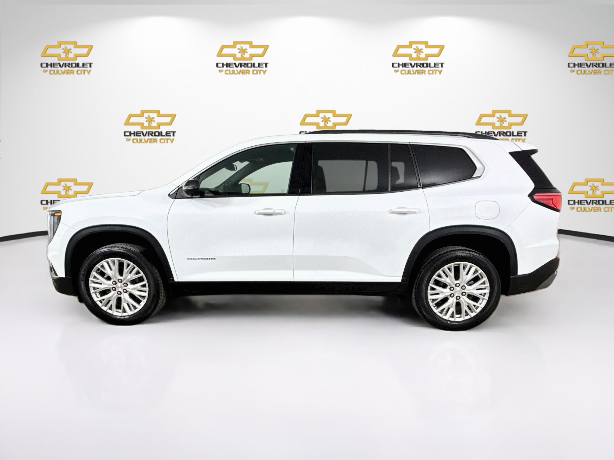Used 2024 GMC Acadia Elevation w/ LPO, Floor Liner Package FWD image 5