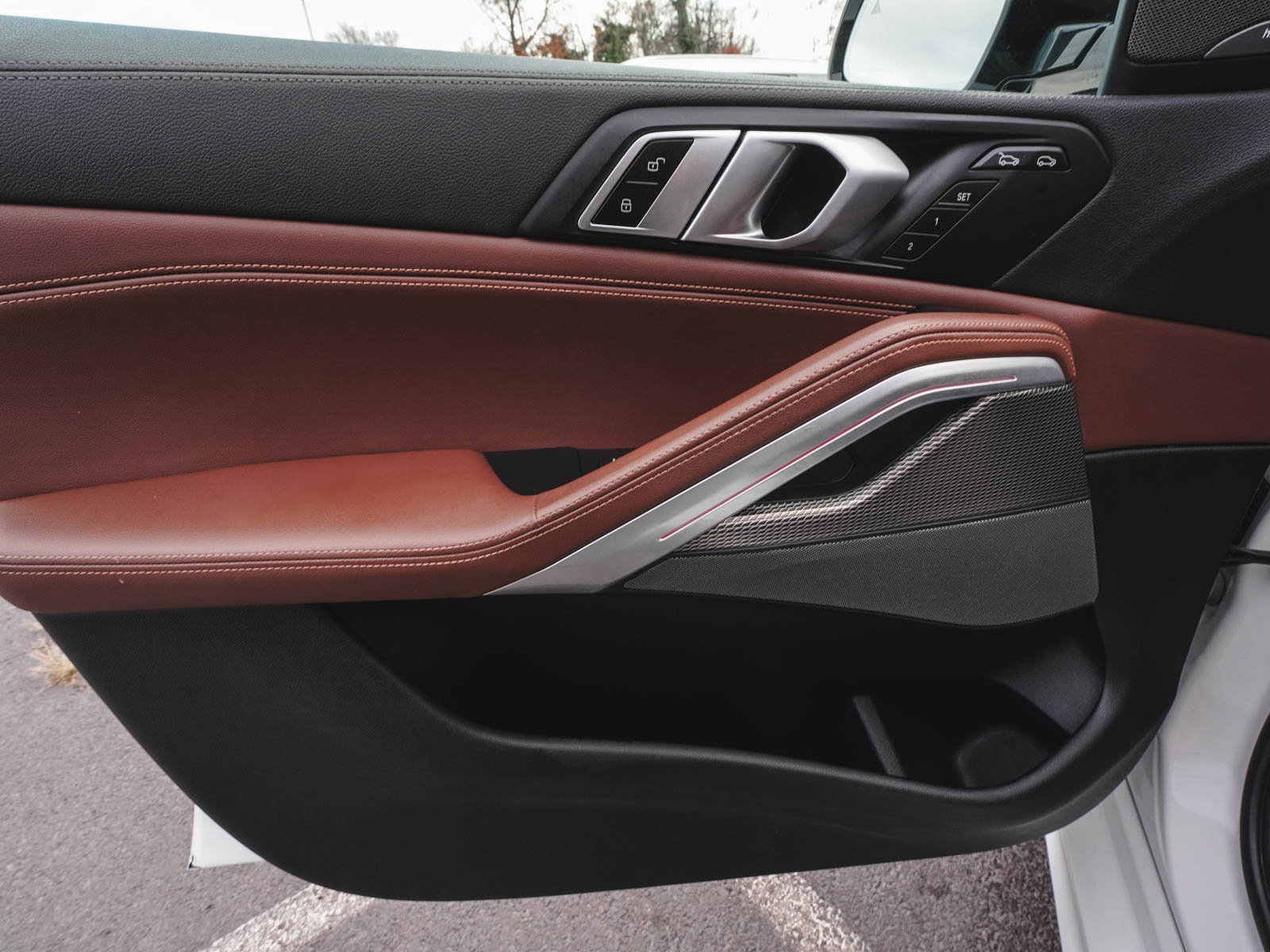 Used 2023 BMW X6 xDrive40i w/ M Sport Package image 9