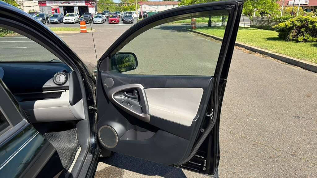 Used 2007 Toyota RAV4 Limited AWD/4WD image 29