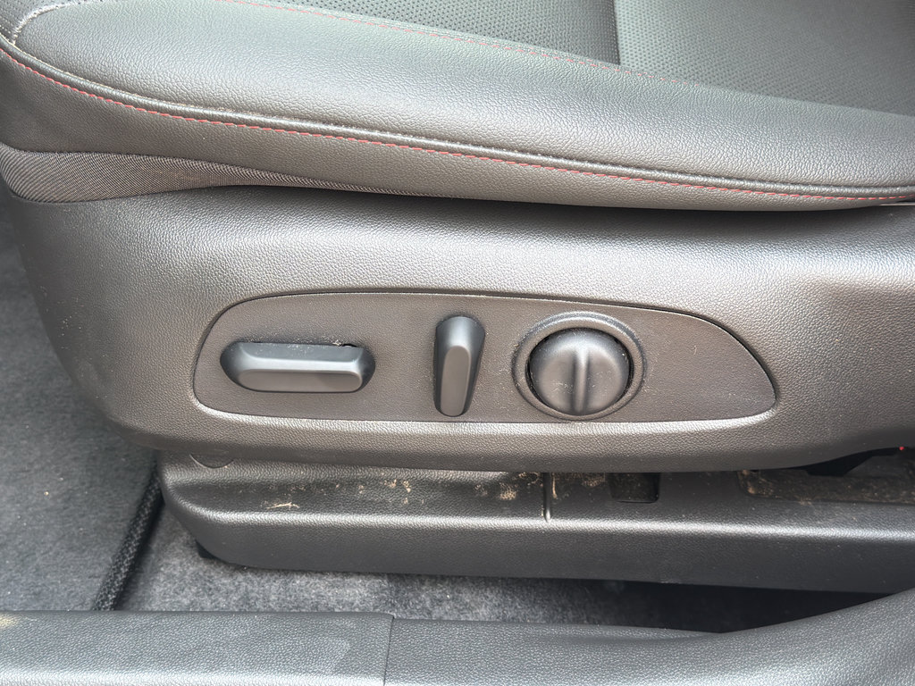 Used 2026 Chevrolet Trax RS w/ Sunroof Package FWD image 22