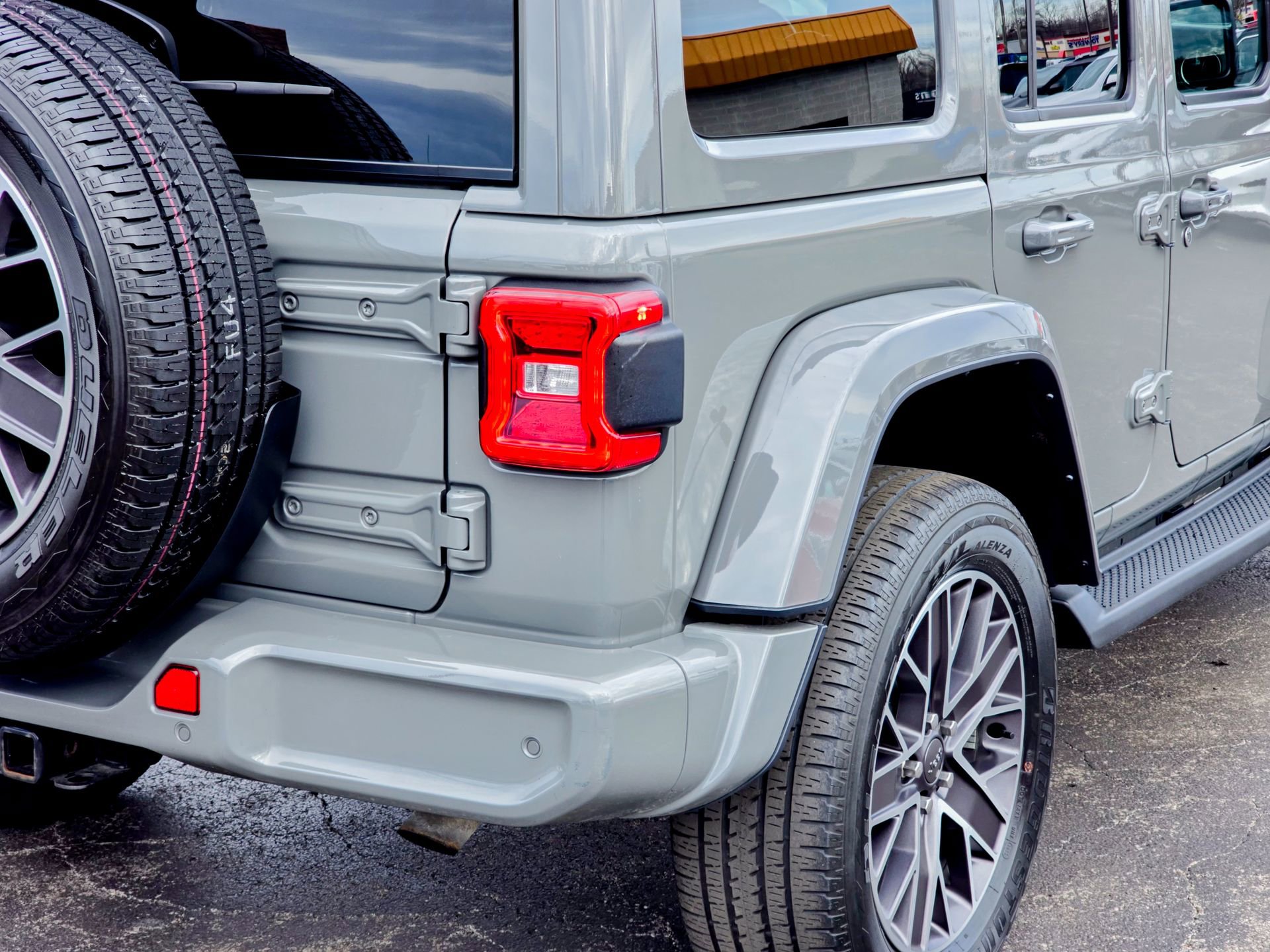 Used 2022 Jeep Wrangler Unlimited Sahara image 23