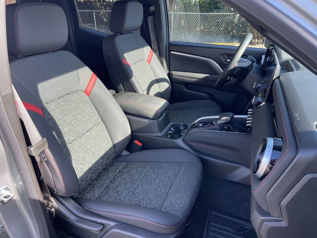 Used 2025 Chevrolet Colorado Z71 w/ Technology Package image 28