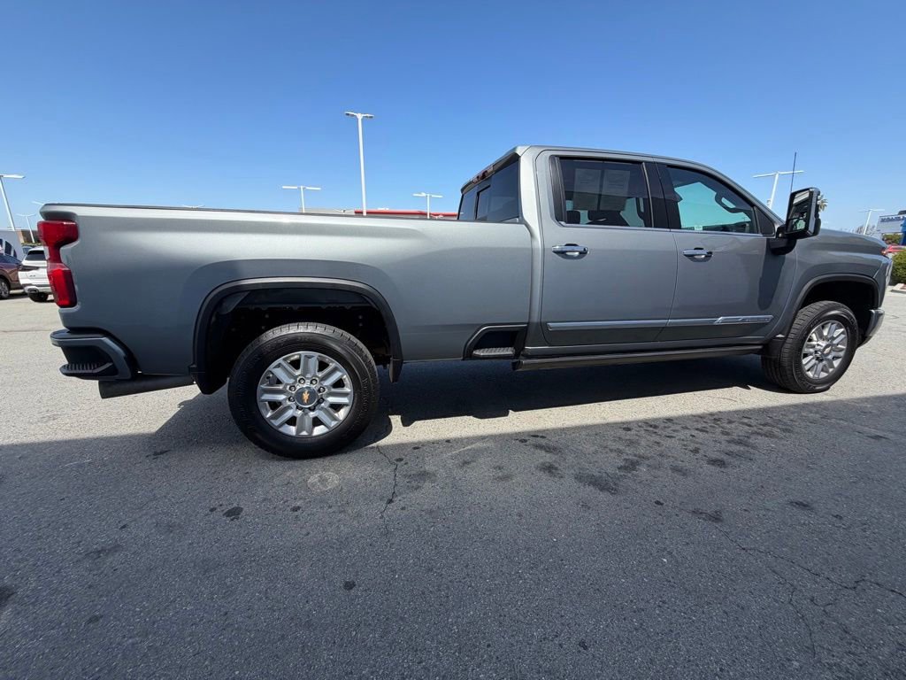 Used 2024 Chevrolet Silverado 3500 High Country w/ Technology Package AWD/4WD image 7