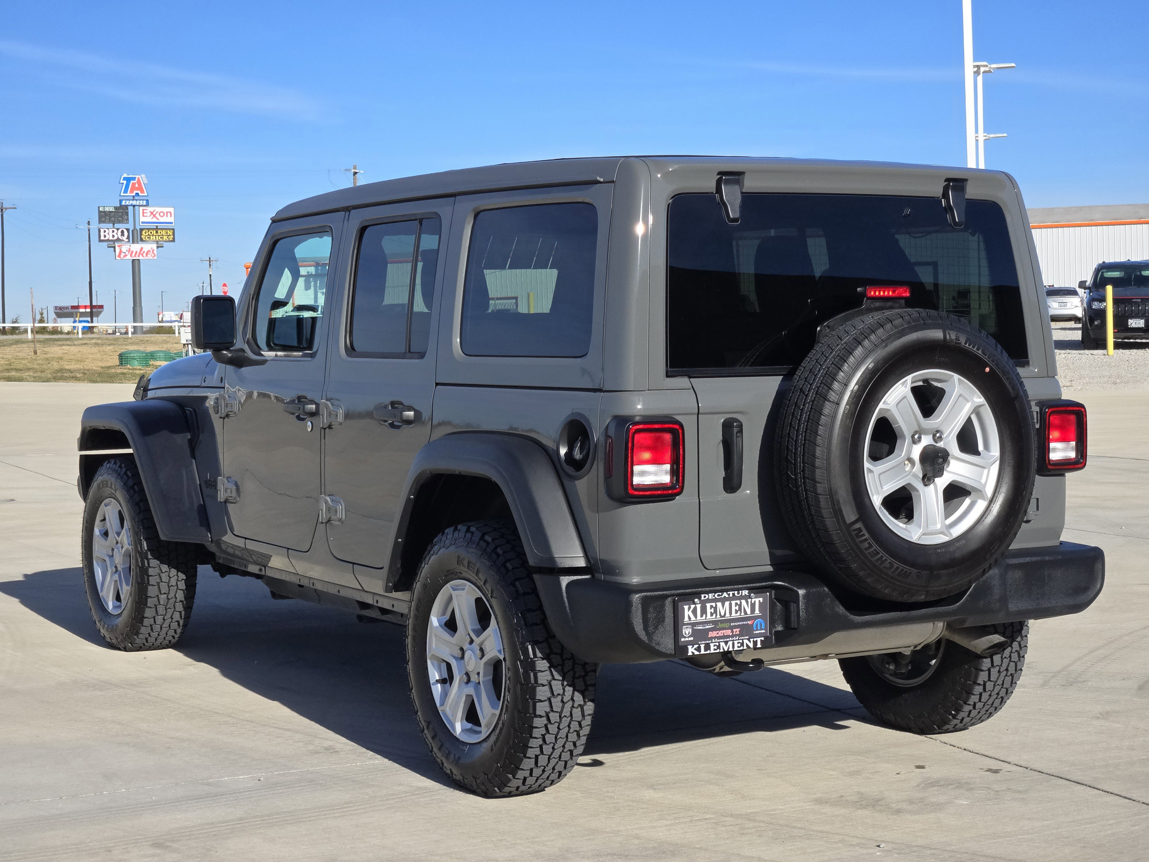 Used 2022 Jeep Wrangler Unlimited Sport w/ Sun And Sound Package image 6