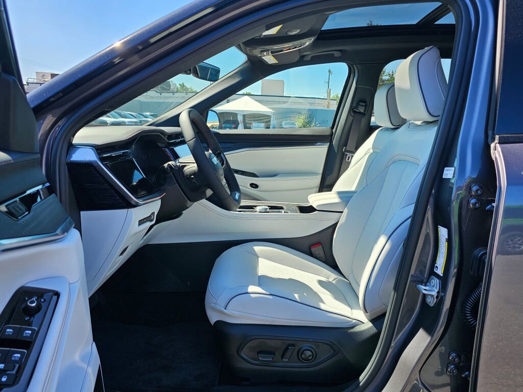 New 2025 Jeep Wagoneer S Limited image 17