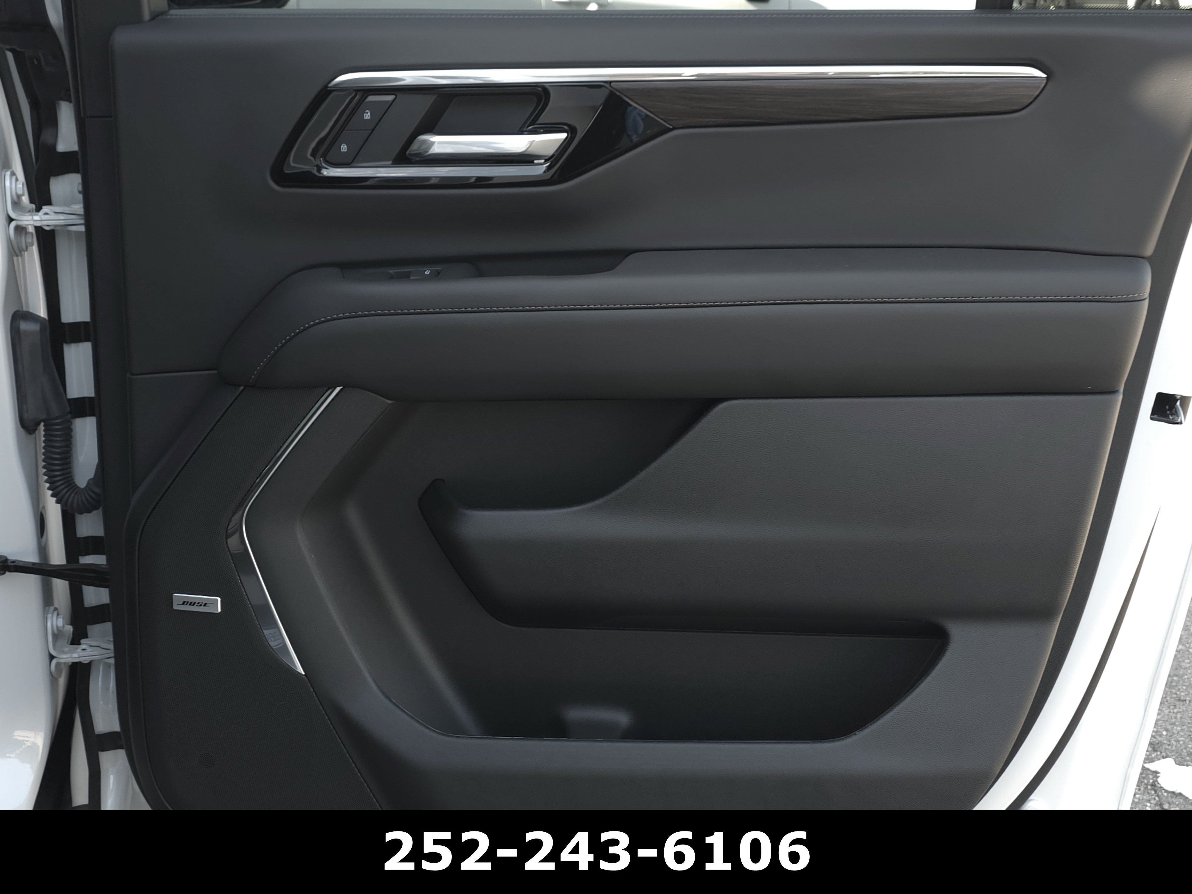 Used 2025 Chevrolet Suburban Z71 w/ Z71 Off-Road Package AWD/4WD image 47