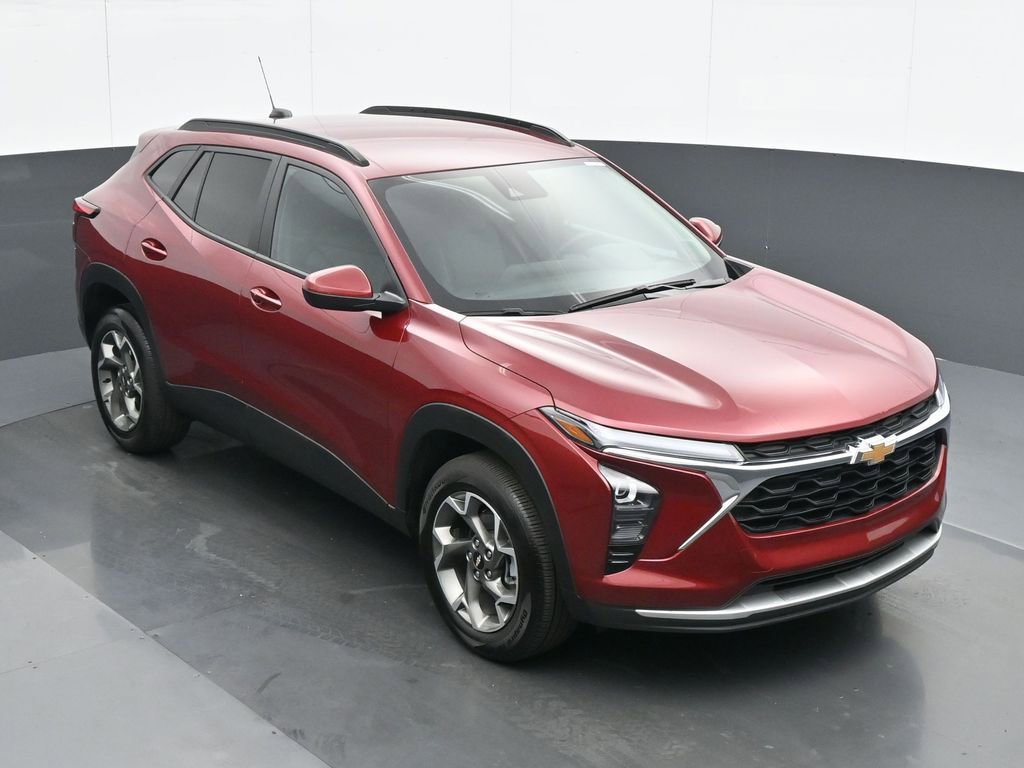 Used 2025 Chevrolet Trax LT w/ LT Convenience Package FWD image 25