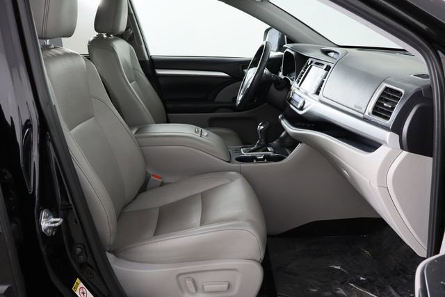 Used 2019 Toyota Highlander XLE AWD/4WD image 19