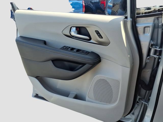 Used 2024 Chrysler Pacifica Touring-L image 25
