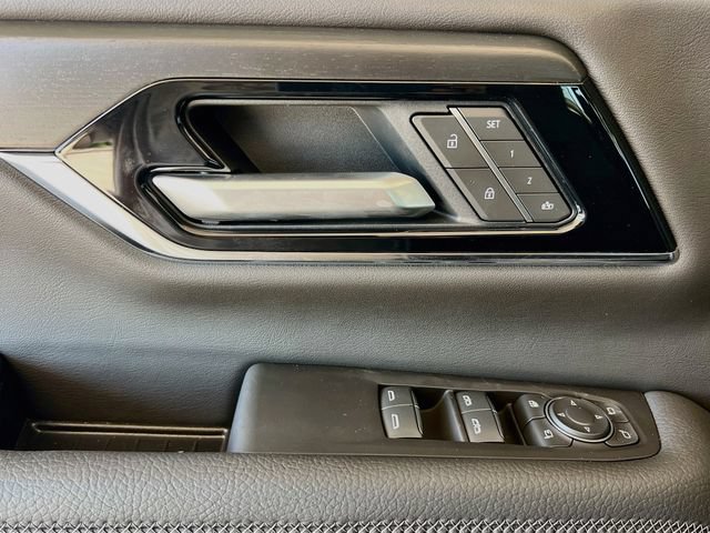 New 2026 GMC Yukon Denali w/ Denali Reserve Package AWD/4WD image 13