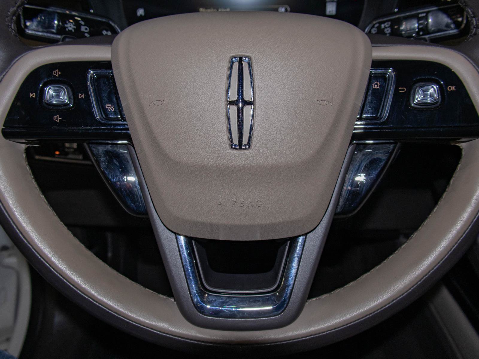 Used 2022 Lincoln Corsair Reserve w/ Equipment Group 201A AWD/4WD image 12