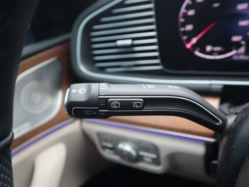 Used 2025 Mercedes-Benz GLS 580 4MATIC image 24