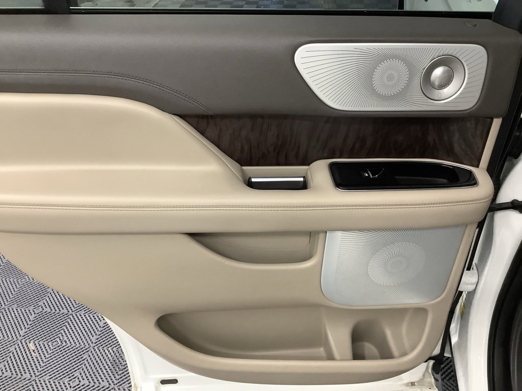 Used 2022 Lincoln Navigator Reserve image 5