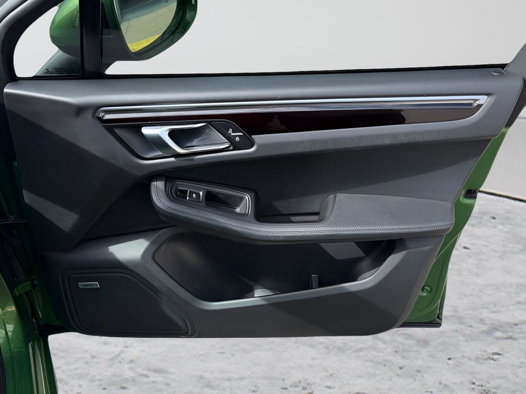 Used 2021 Porsche Macan image 32