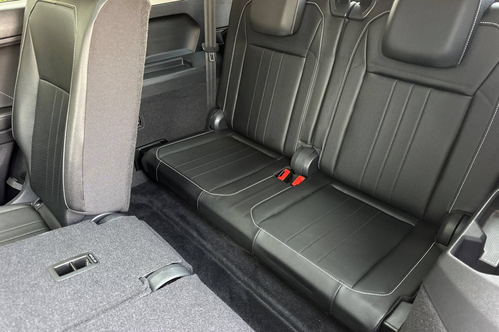 Used 2023 Volkswagen Tiguan SE w/ Panoramic Sunroof Package FWD image 15