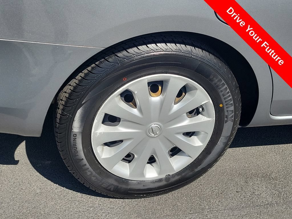 Used 2014 Nissan Versa SV FWD image 31