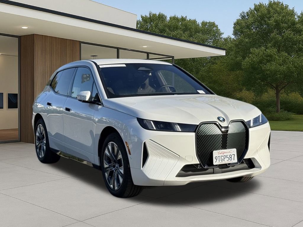 Used 2026 BMW iX xDrive45 w/ Premium Package image 6