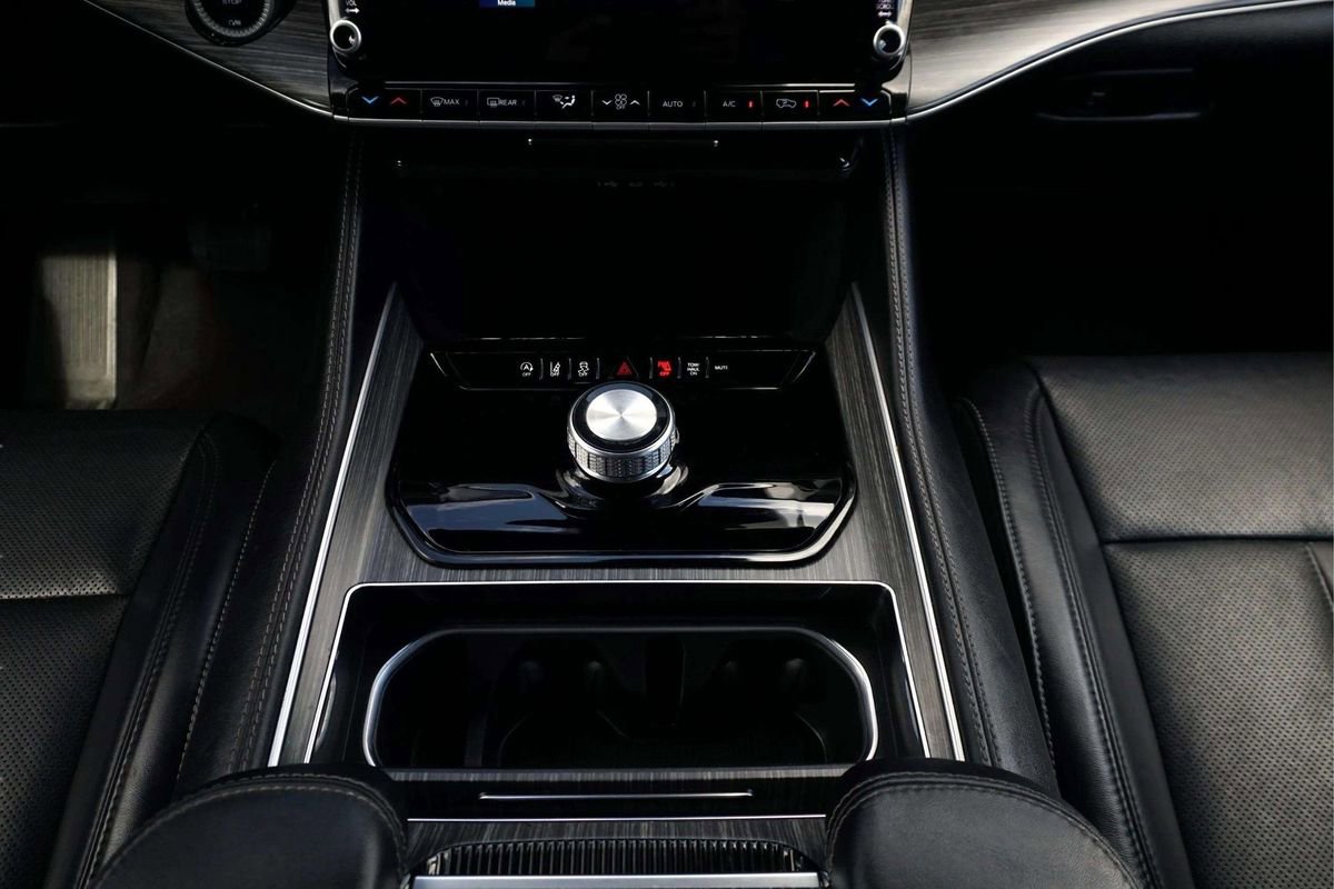 Used 2024 Jeep Wagoneer Series II w/ Flexible Seating Group RWD image 23