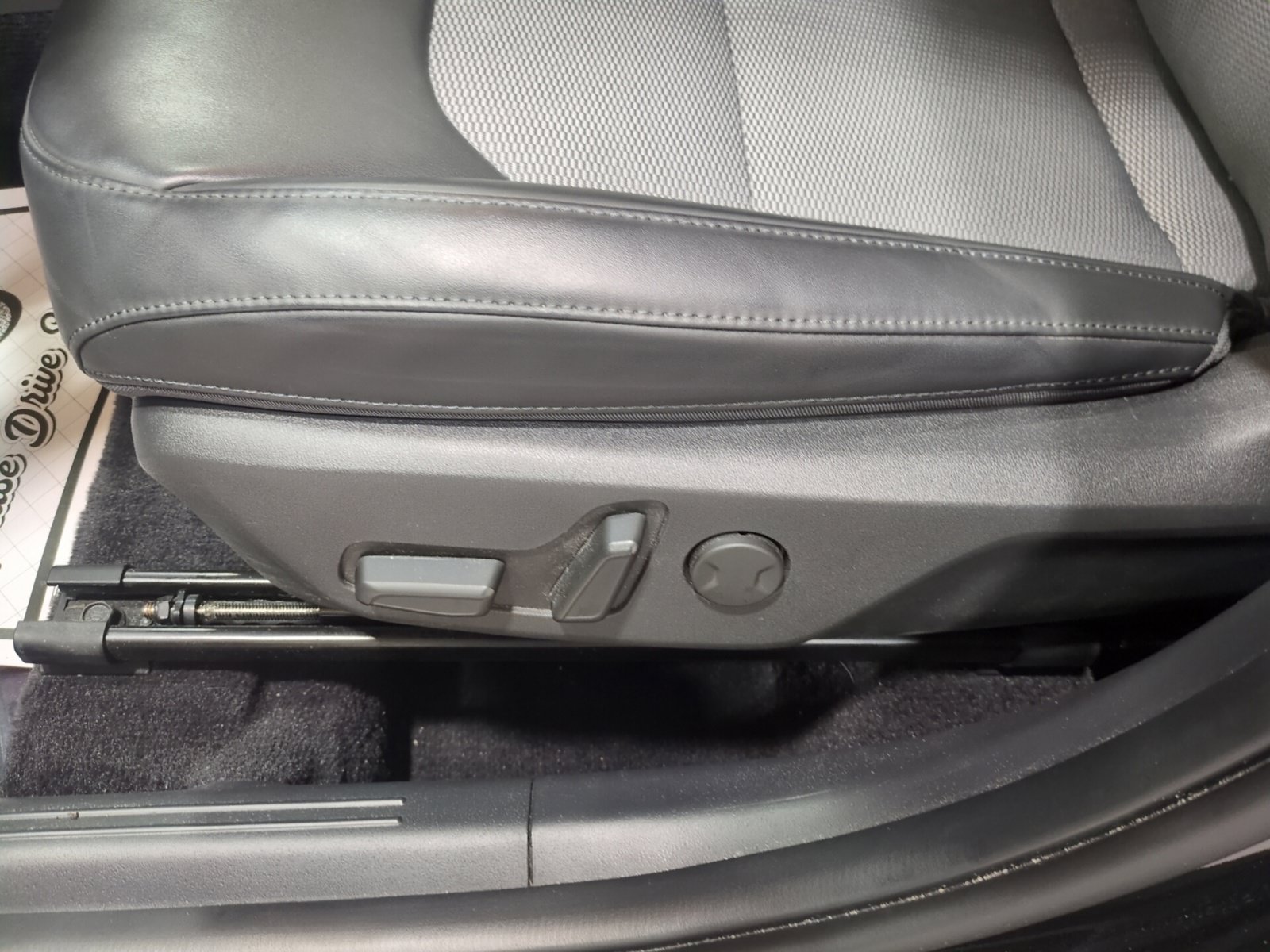 Certified 2024 Kia Niro EX FWD image 17