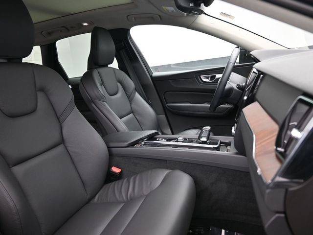 Used 2023 Volvo XC60 B5 Plus w/ Climate Package image 33