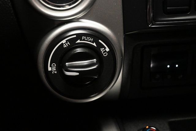 Used 2019 Nissan Titan PRO-4X w/ Pro-4x Convenience Package image 12