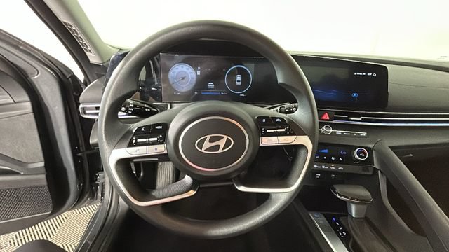 Used 2024 Hyundai Elantra SEL FWD image 14