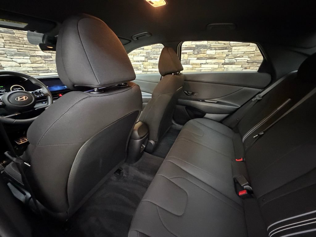 Used 2025 Hyundai Elantra SEL FWD image 26