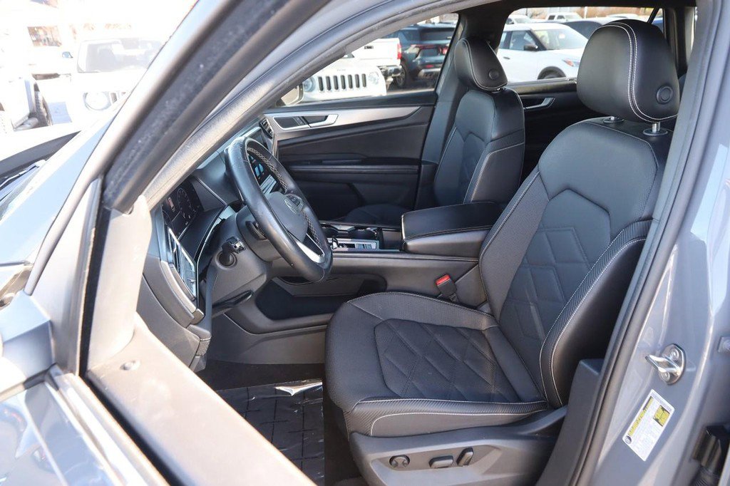 Used 2024 Volkswagen Atlas Cross Sport SE image 9