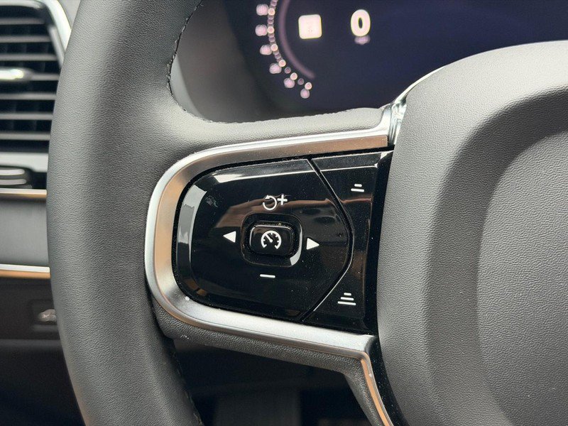 Certified 2024 Volvo XC90 B6 Ultimate w/ Lounge Package AWD/4WD image 18