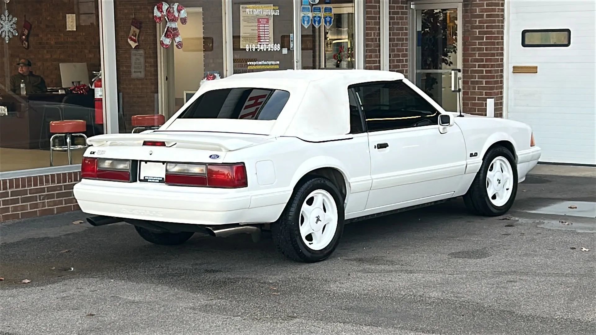 Used 1993 Ford Mustang LX RWD image 11