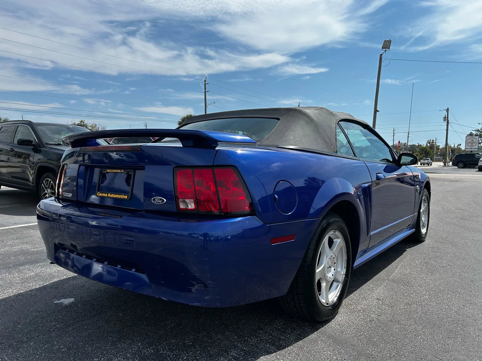 Used 2004 Ford Mustang Deluxe Convertible RWD image 12